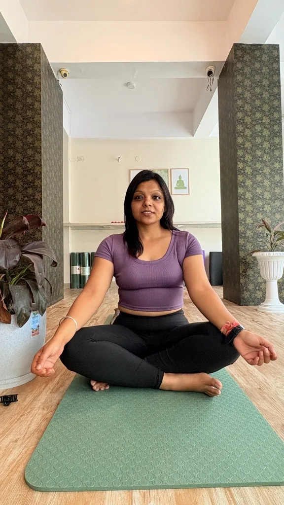 Founder and Lead Instructor Shefali Jain meditating in studio at Sattva Yoga Udaipur