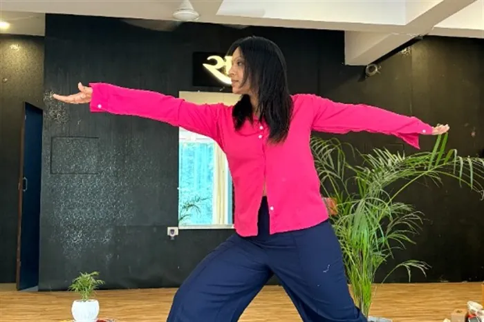 Strength, Dumbbell and Cardio Warrior posture demonstrated by Shefali Jain